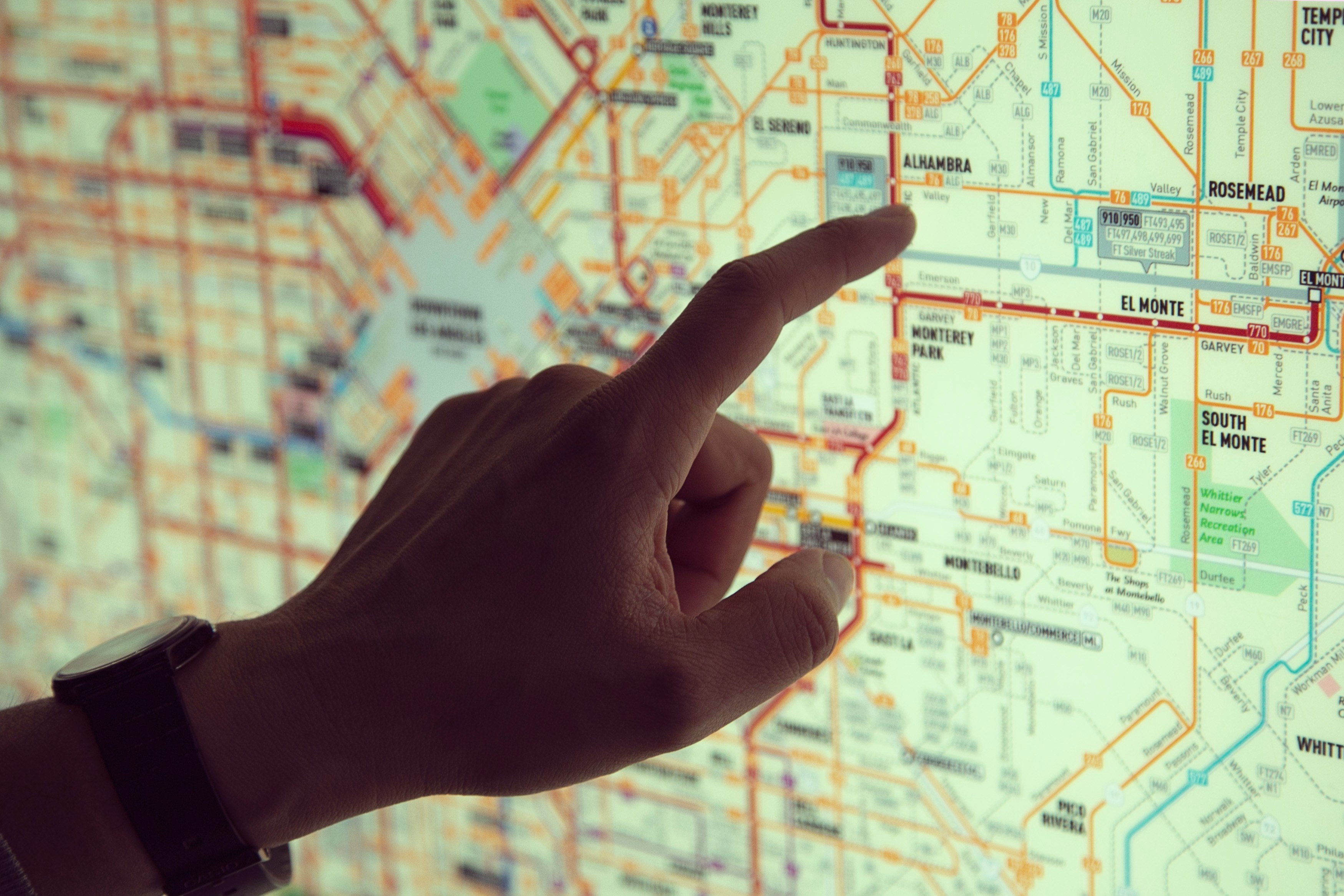 Comparison of Waze, Google Maps and Apple Maps interfaces